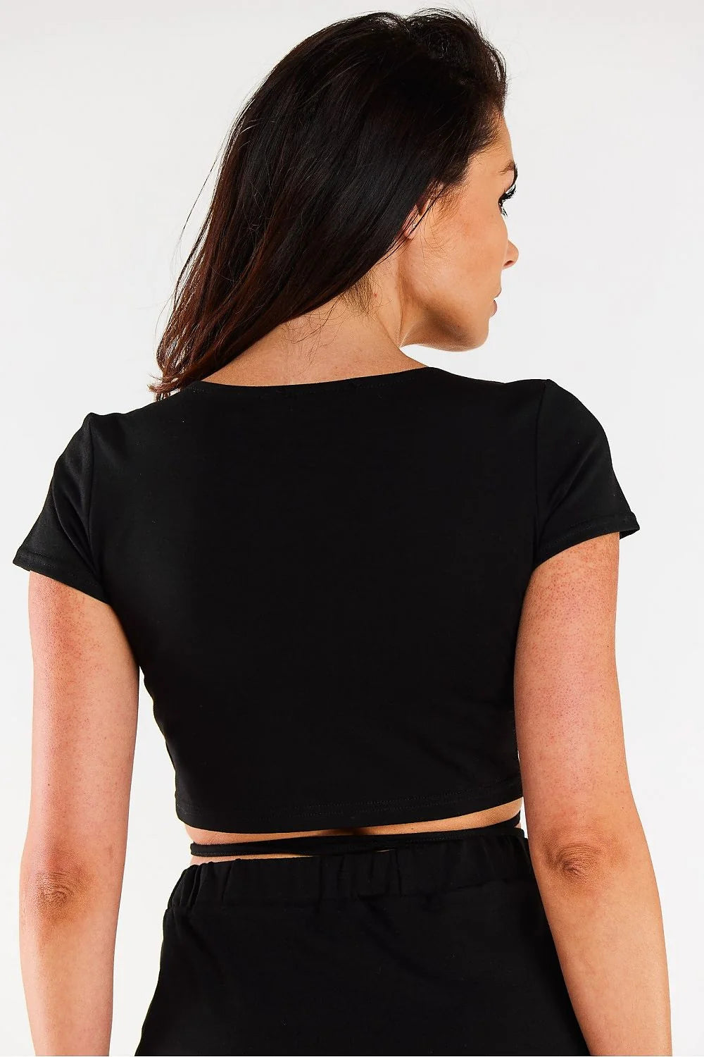 Chemisier Infinite You Femme Coupe Cache-Cœur Manches Courtes Matière Coton Elasthanne Noire Taille Ajustée Élégant Moderne Design Épuré Haut Polyvalent