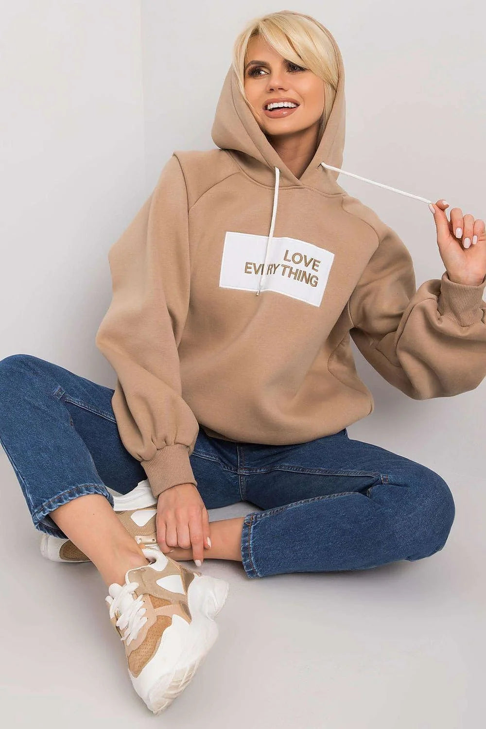 Sweatshirt à capuche pour femme design moderne décontracté marron avec inscription LOVE EVERYTHING coton polyester manches longues ample