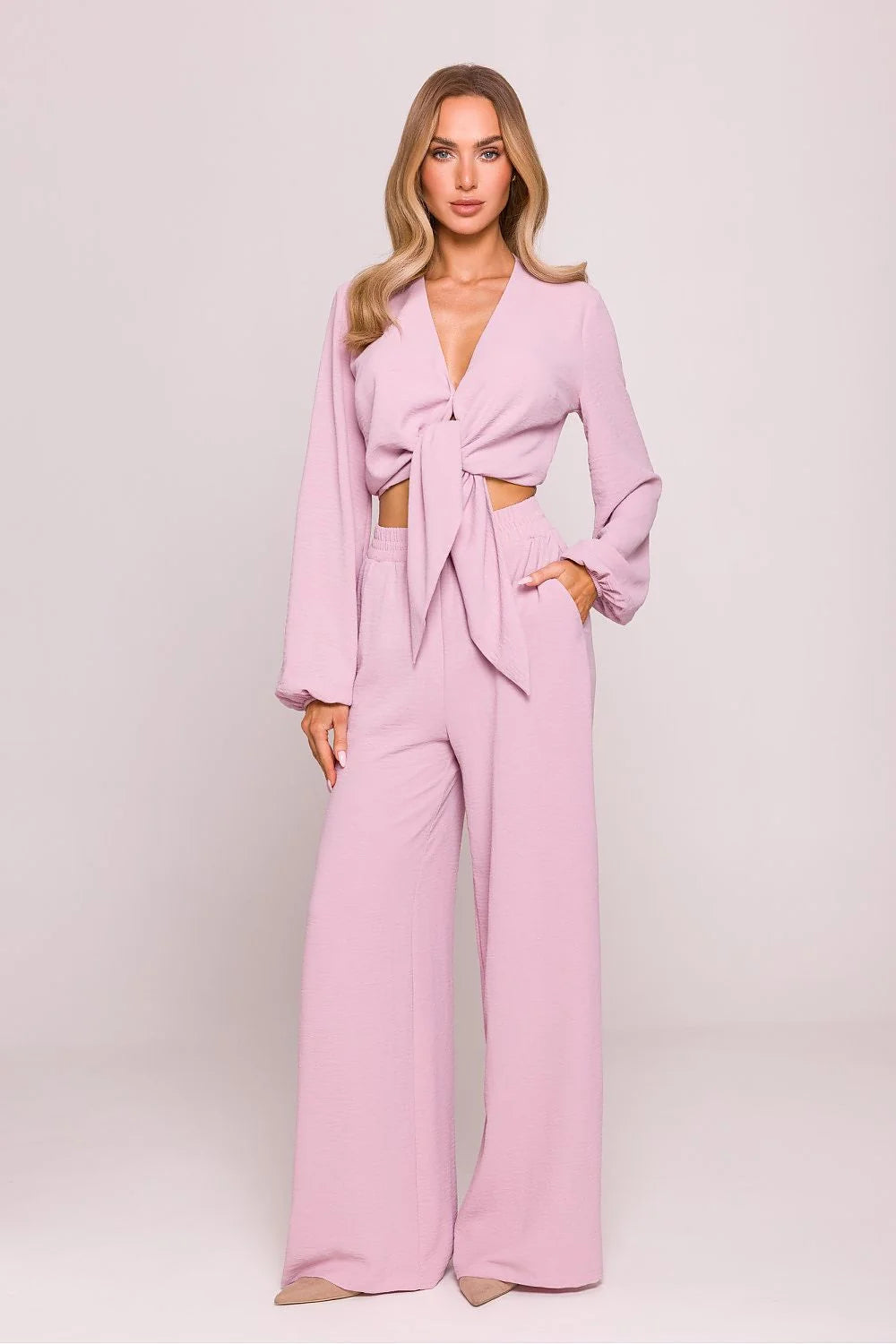 ensemble femme cache coeur pantalon palazzo taille haute rose pâle fluide texturé manches bouffantes noué élastique poches latérales
