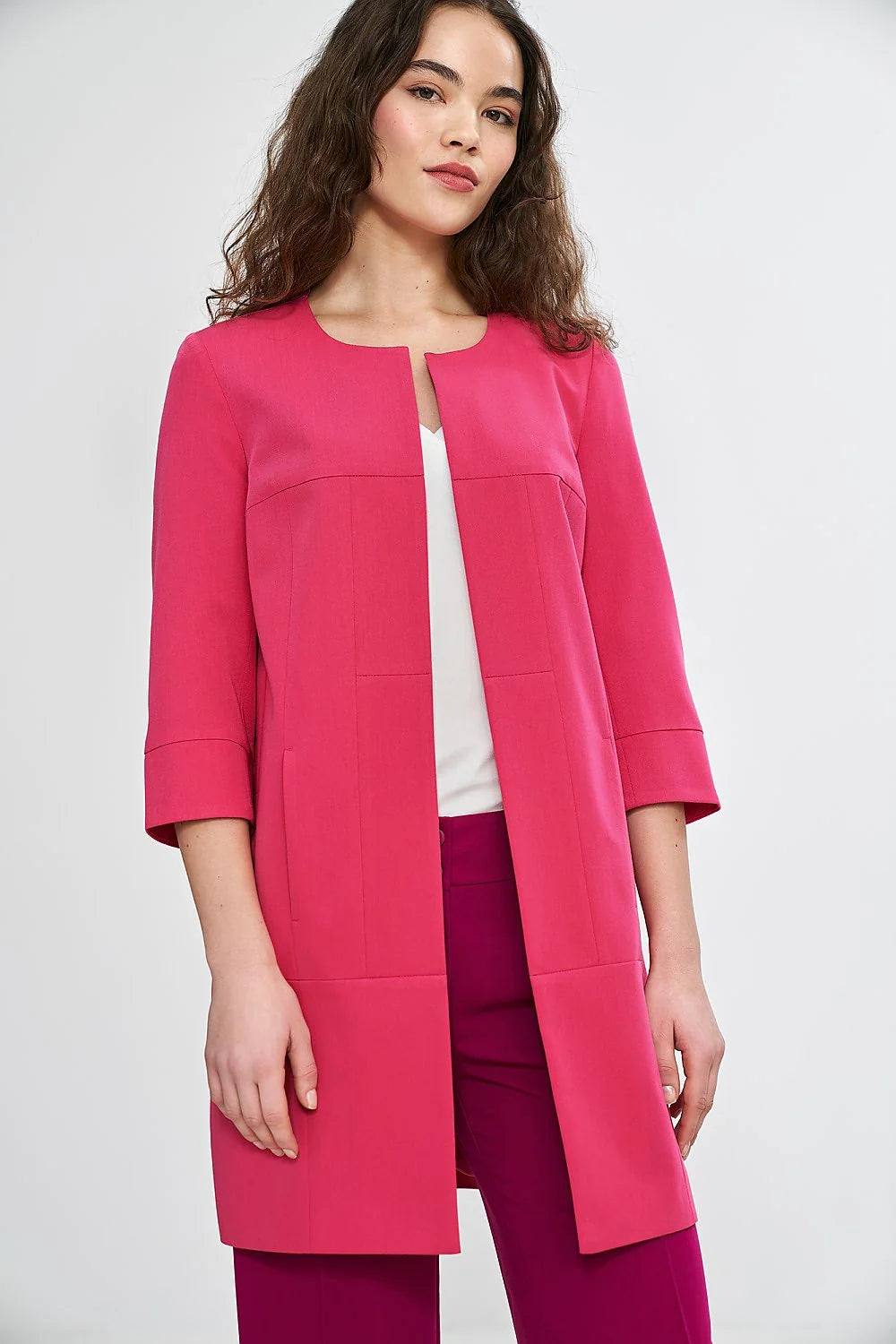 Veste pour femme élégante coupe droite manches 3/4 col rond sans fermeture rose vif doublure légère épaulettes discrètes
