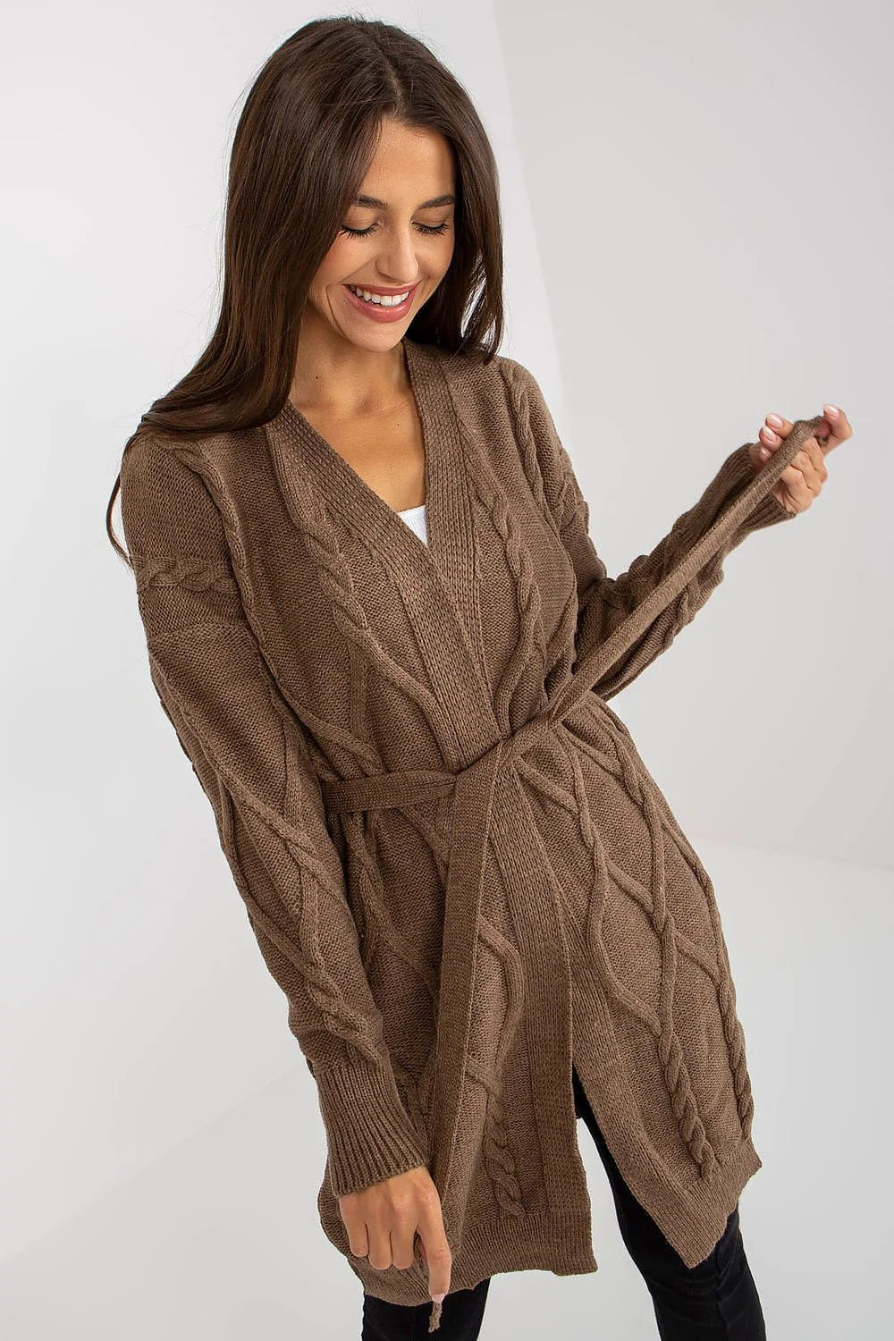 Cardigan Rue Paris : Longue, tissage en torsades, sans fermeture, ceinture incluse, mode féminine élégante