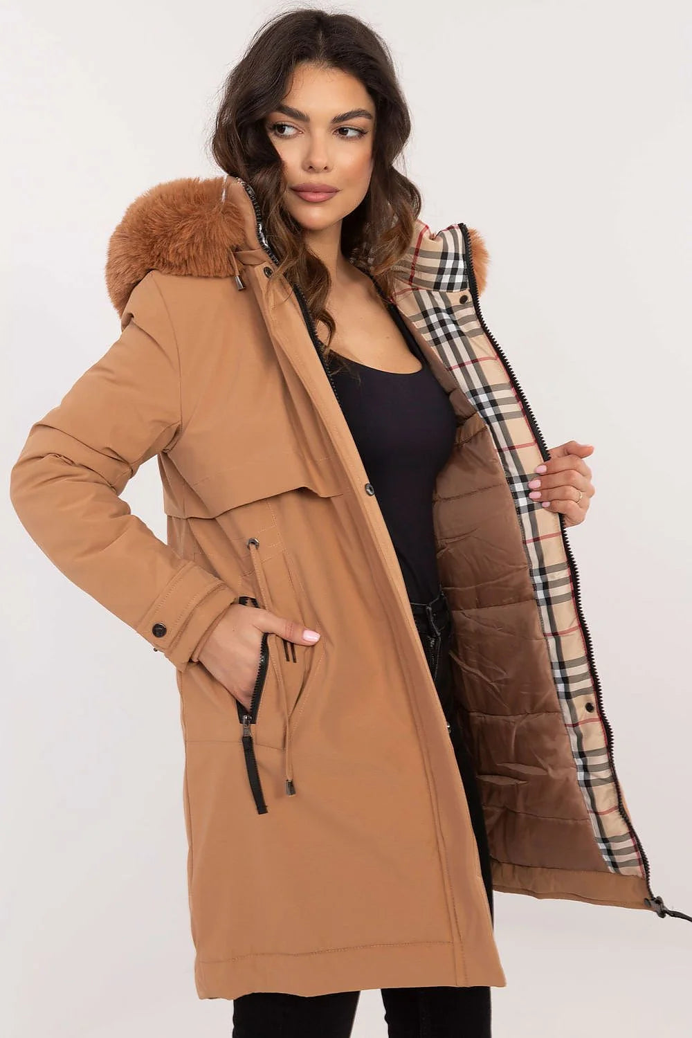 Parka Veste Femme Longue en Polyester Duvet Synthétique Fourrure Artificelle Beige Camel Poches Zip Fermeture Éclair Ajustée Coupe Moderne