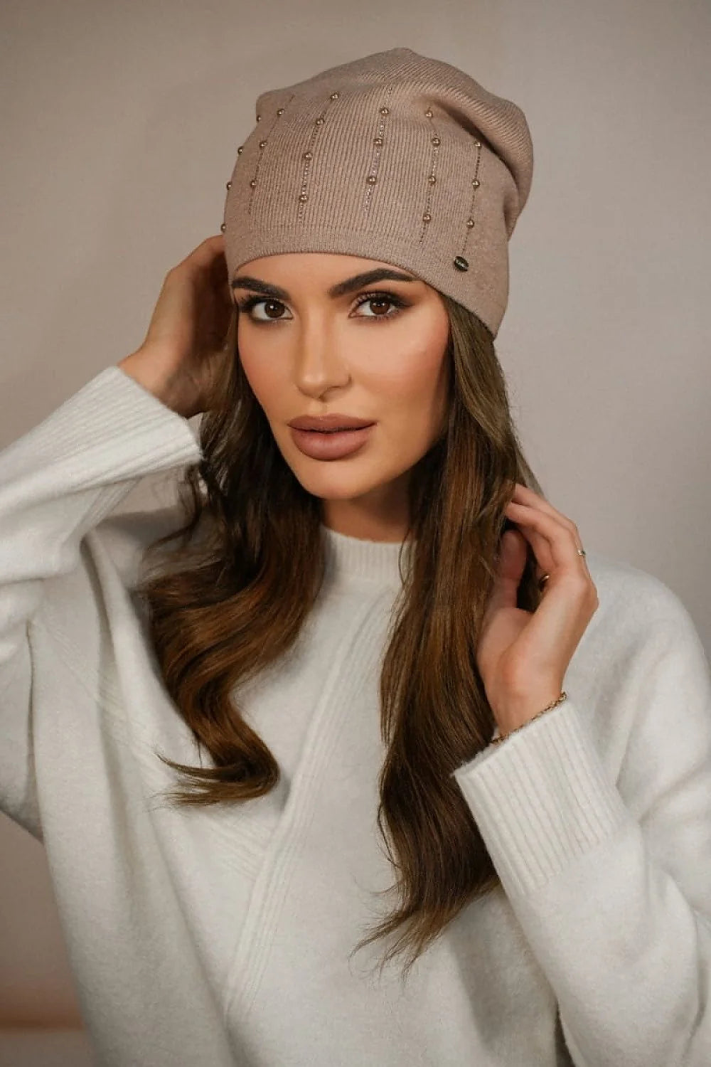 Bonnet élégant pour femme beige décoration perles style moderne matière douce confort froid automne hiver