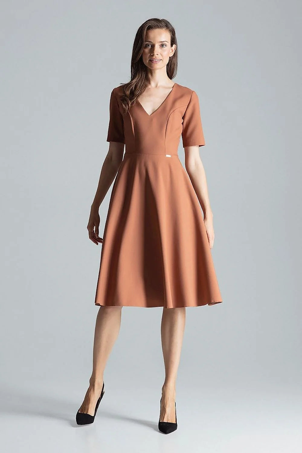 robe midi femme rouge vif décolleté V manches courtes taille cintrée princesse jupe évasée tissu structuré polyester élégant cocktail