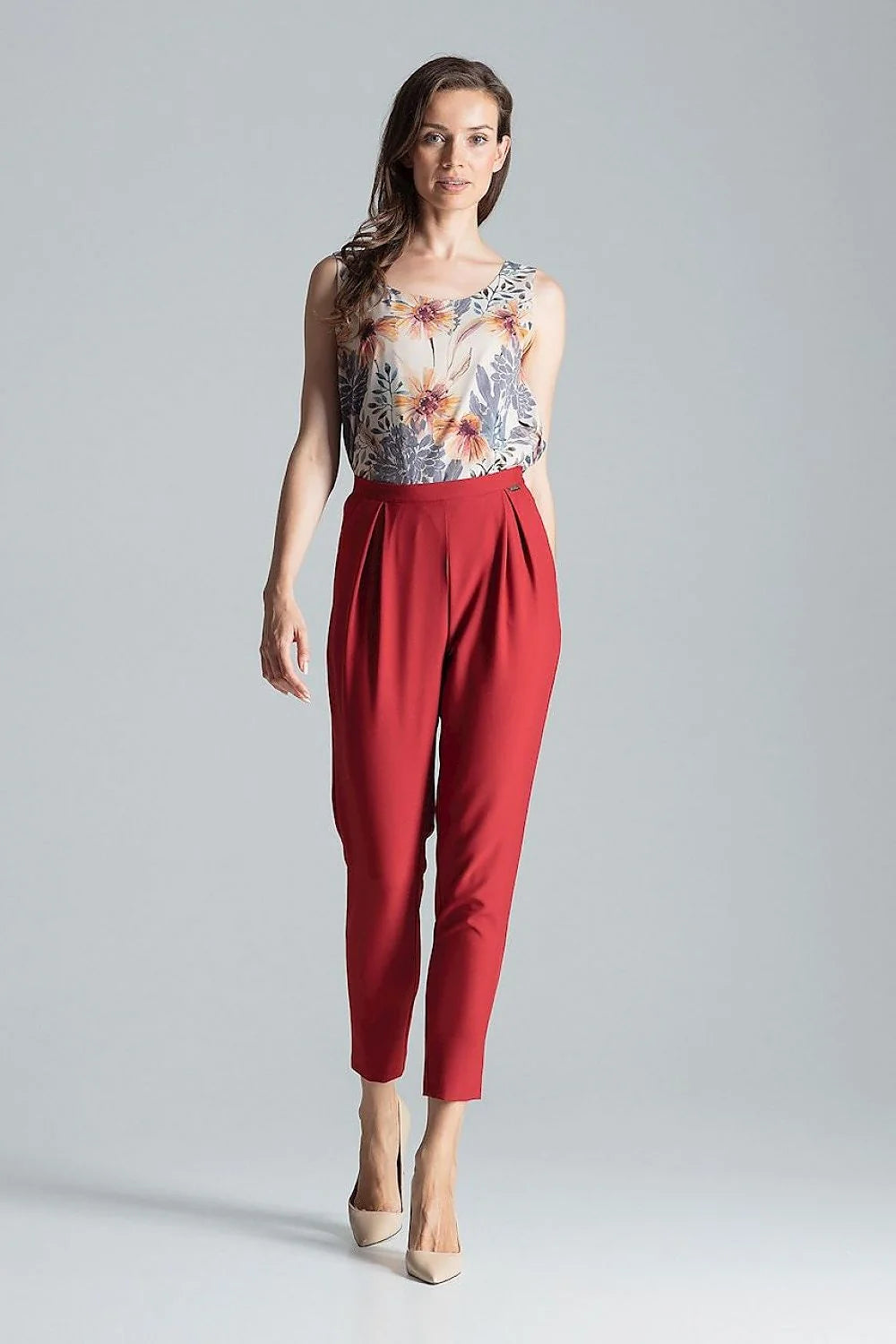 Pantalon taille haute rouge vif en coton élégant ajusté avec ceinture intégrée pour femme moderne