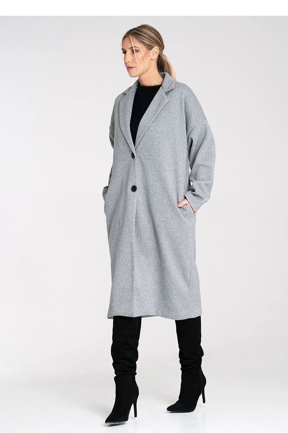 manteau femme long oversize gris clair laine chevrons col tailleur coupe droite minimaliste boutons épaules tombantes poches latérales