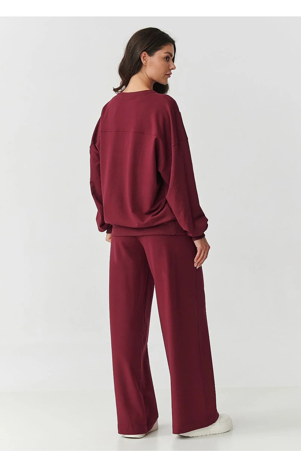 ensemble survêtement femme oversize sweat col rond manches tombantes pantalon large taille élastiquée poches latérales logo brodé bordeaux molleton coton
