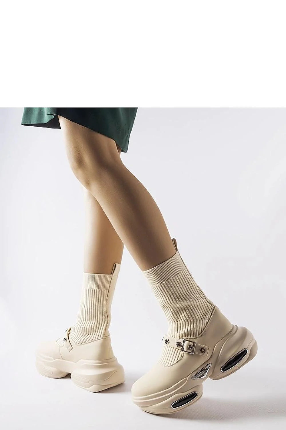 Bottes hautes à tige chaussette crème style sportif et élégant cuir synthétique design futuriste confort max femmes