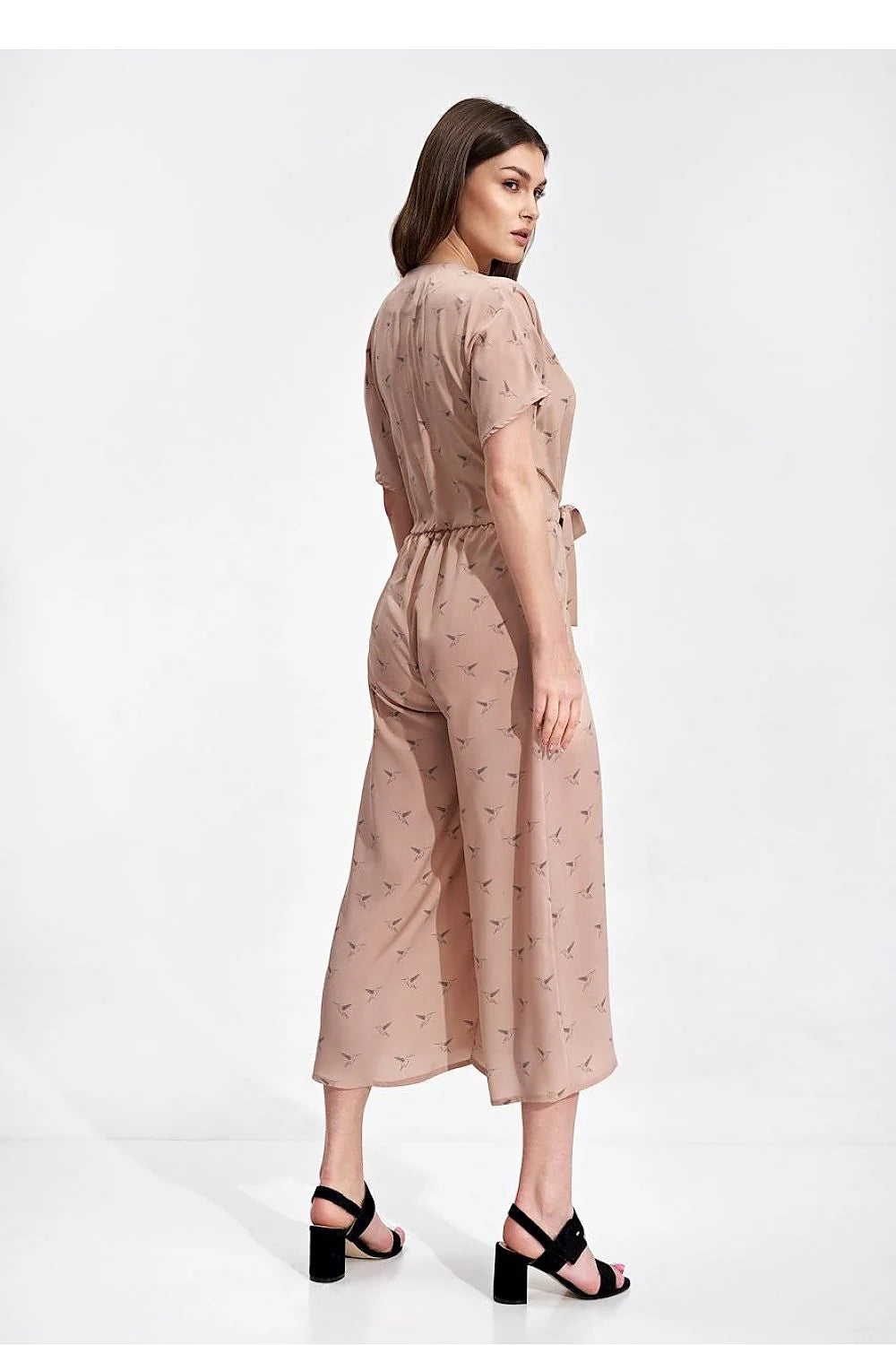 Combinaison Figl pour femme, design élégant, coupe fluide, manches courtes, encolure V croisée, beige rosé, vêtement mode, occasion décontractée, style moderne