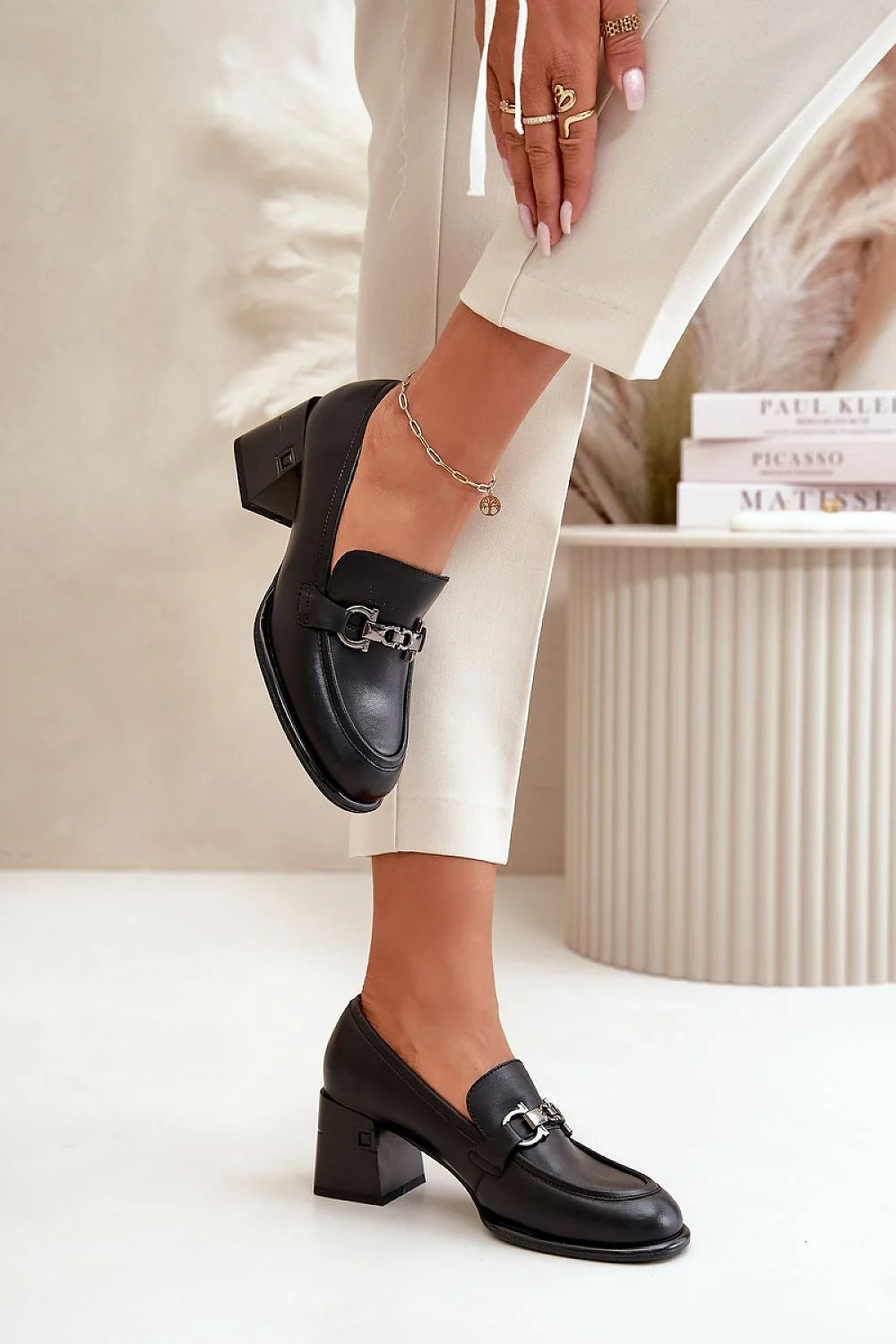 mocassins femmes Vinceza cuir naturel noir lisse élégant intemporel sophistiqué talon carré moyen mors métallique argenté semelle caoutchouc confort ajustée