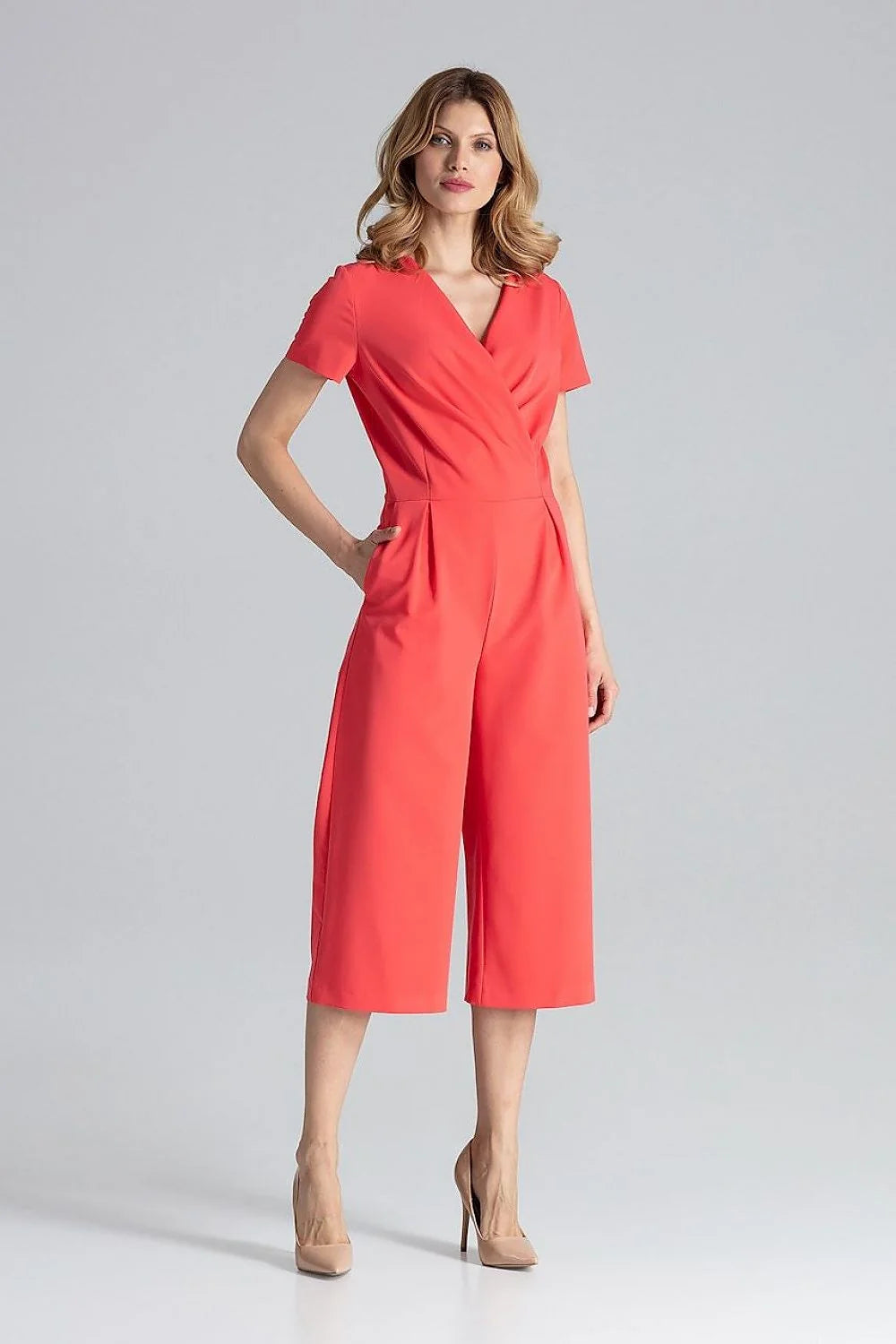 Figl combinaison corail vif cachecoeur manches courtes taille cintrée pinces soignées tissu fluide structuré polyester viscose poches latérales fermeture glissière