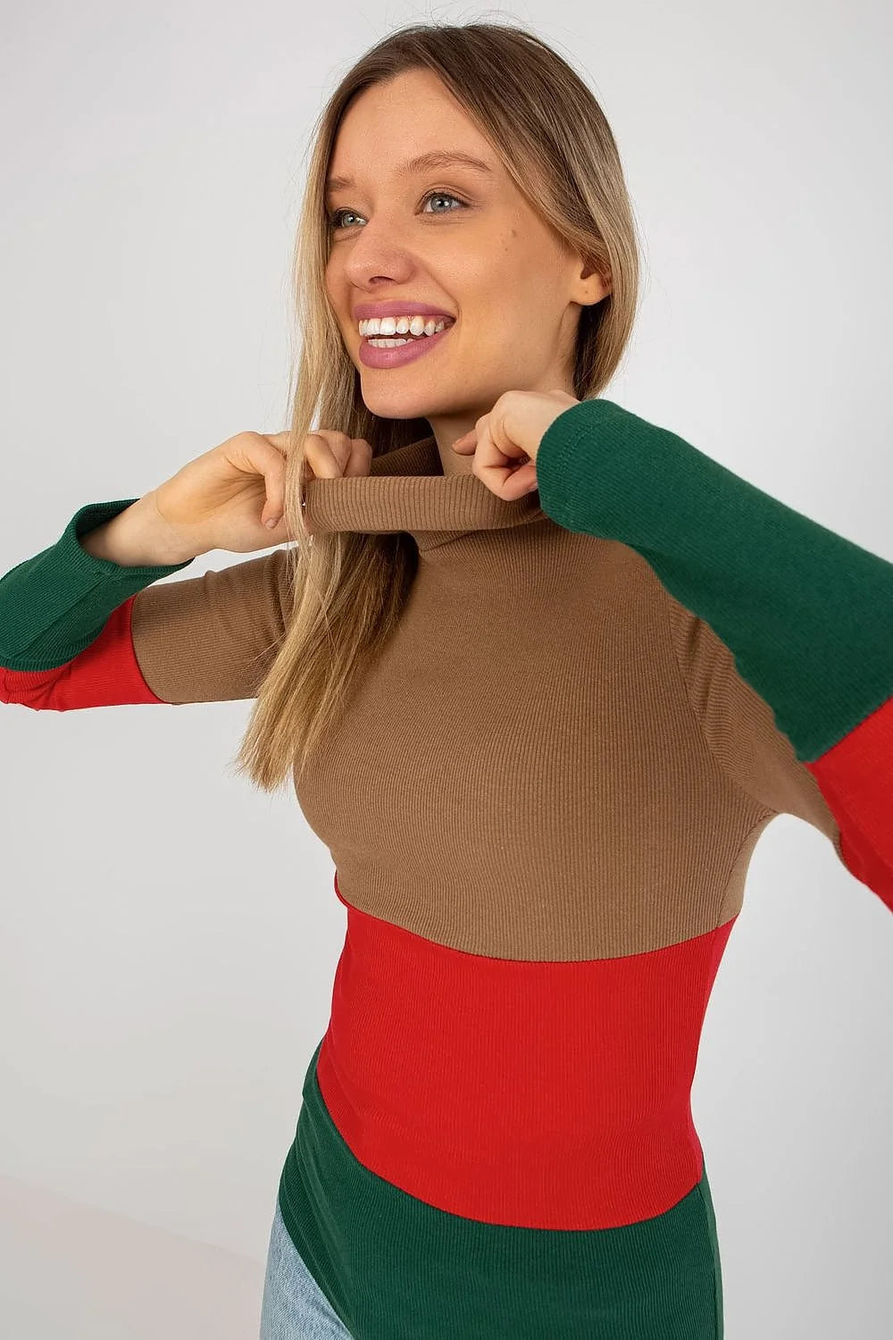 Pull col roulé multicolore maille côtelée coton élasthanne bleu rose vert ajusté manches longues ourlets nets design moderne