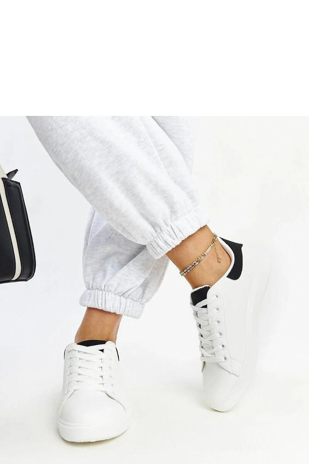 baskets Solea élégantes confortables estivales femme cuir synthétique blanc talon contrasté perforations latérales semelle plateforme caoutchouc lacets œillets rembourré maintien