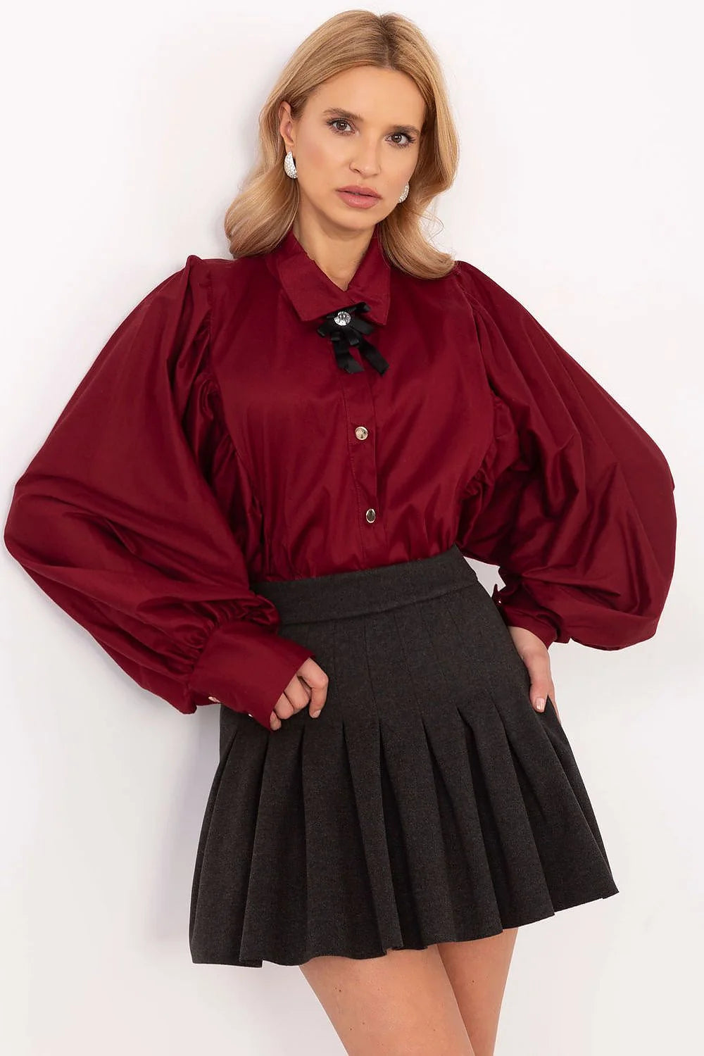 Tenue femme élégante deux pièces blouse manches bouffantes jupe plissée bordeaux gris foncé coton mélange occasion formelle professionnelle