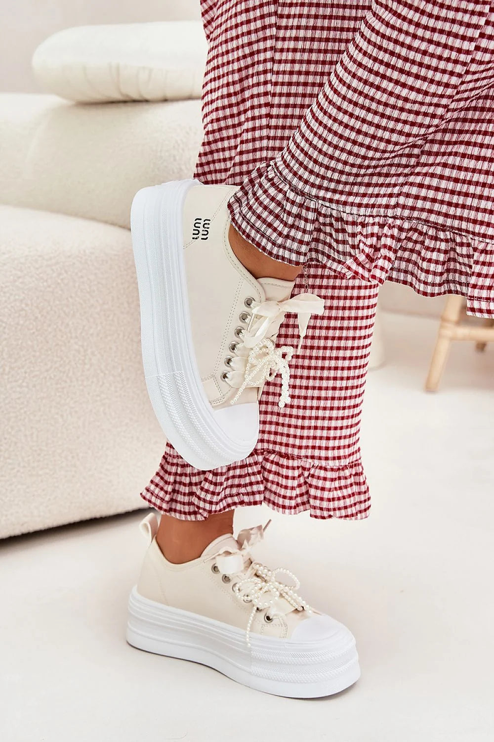 Baskets féminines en cuir artificiel plateforme massive laces perlées style moderne confortable pour tenues décontractées femmes