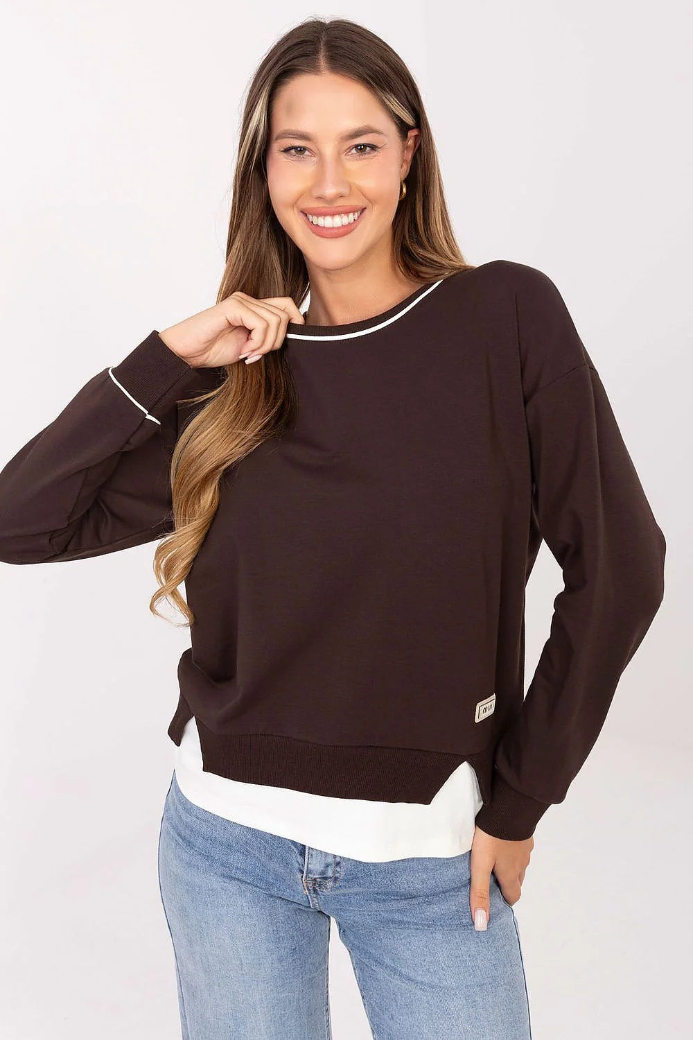 sweatshirt femme marron chocolat col rond coton élasthanne doux oversize manches longues bords côtelés fente latérale contraste blanc écusson logo