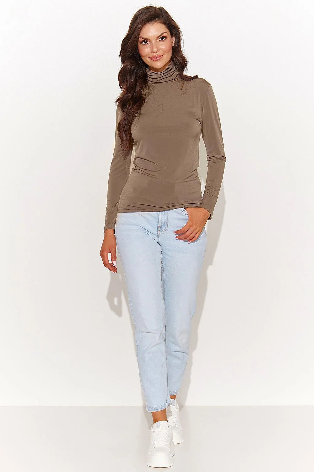Chemisier col roulé manches longues femme tissu extensible couleur taupe coupe ajustée style intemporel