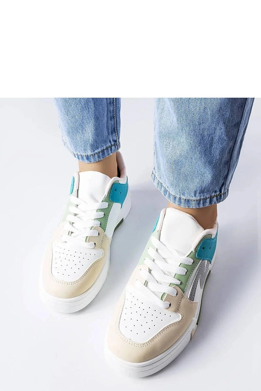 baskets femmes basses multicolores colorblock cuir synthétique semelle caoutchouc plateforme épaisse amorti confortable perforées lacets blancs urbanes tendance