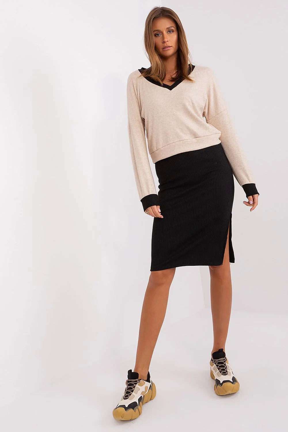 ensemble mode femme Rue Paris pull oversize maille doux épaules tombantes jupe midi côtelée fendue baskets chunky semelle crantée