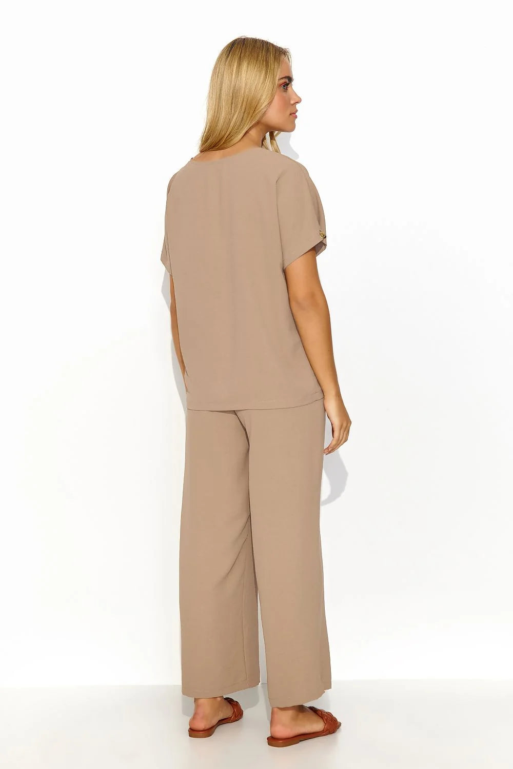 Ensemble pour femmes Makadamia élégant moderne beige neutre V-neck manches courtes pantalon large高 waist élastique