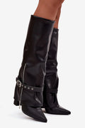 bottes talons similicuir noir hautes tige droite froncée bout pointu talon effilé zip latérale sangle ajustable boucle argentée