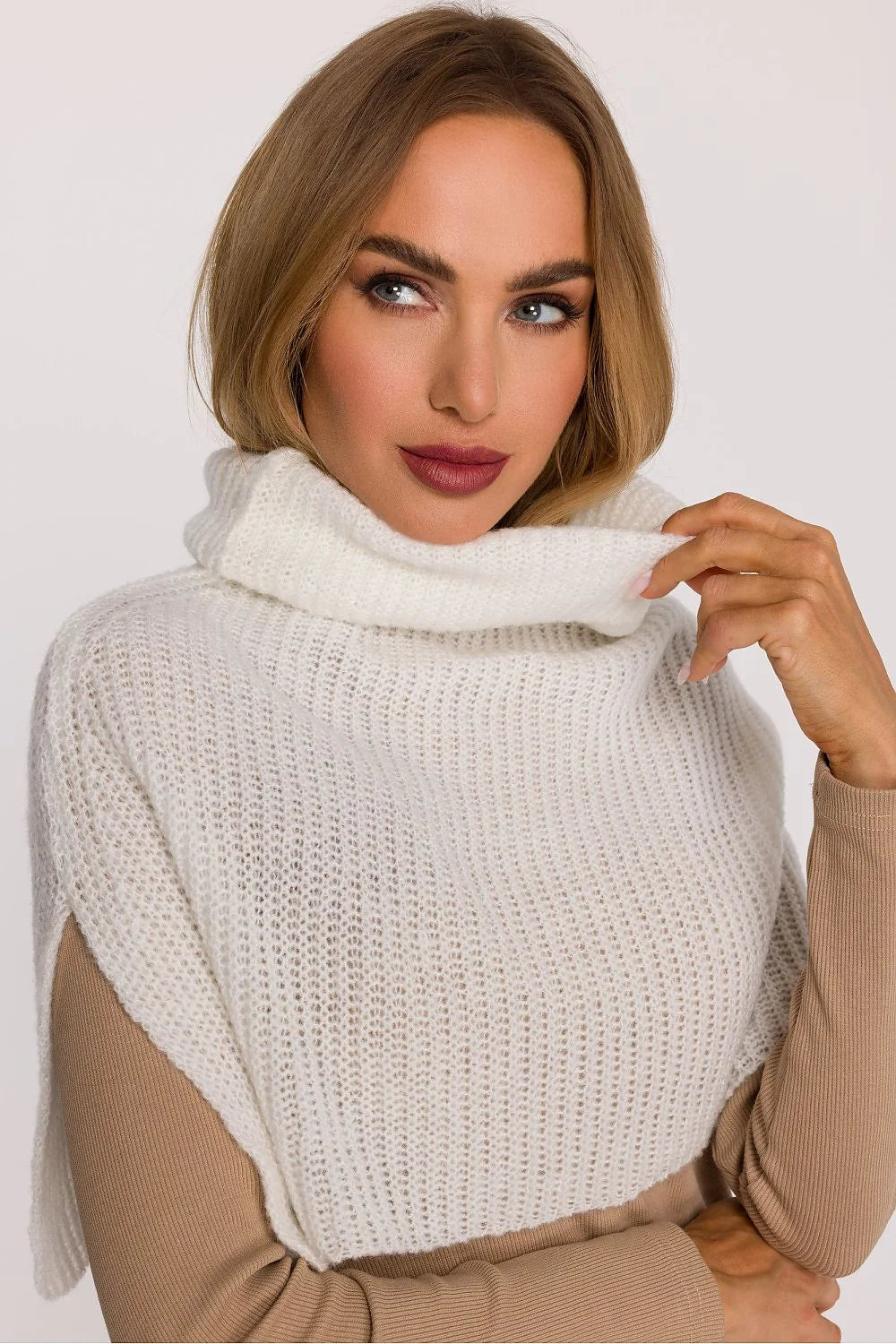 Infinity écharpe cachecou colmontant chauffeepaules capelet maille ajourée crème courte épaules dégagées cosy chic doux duveteux tissé lâchement