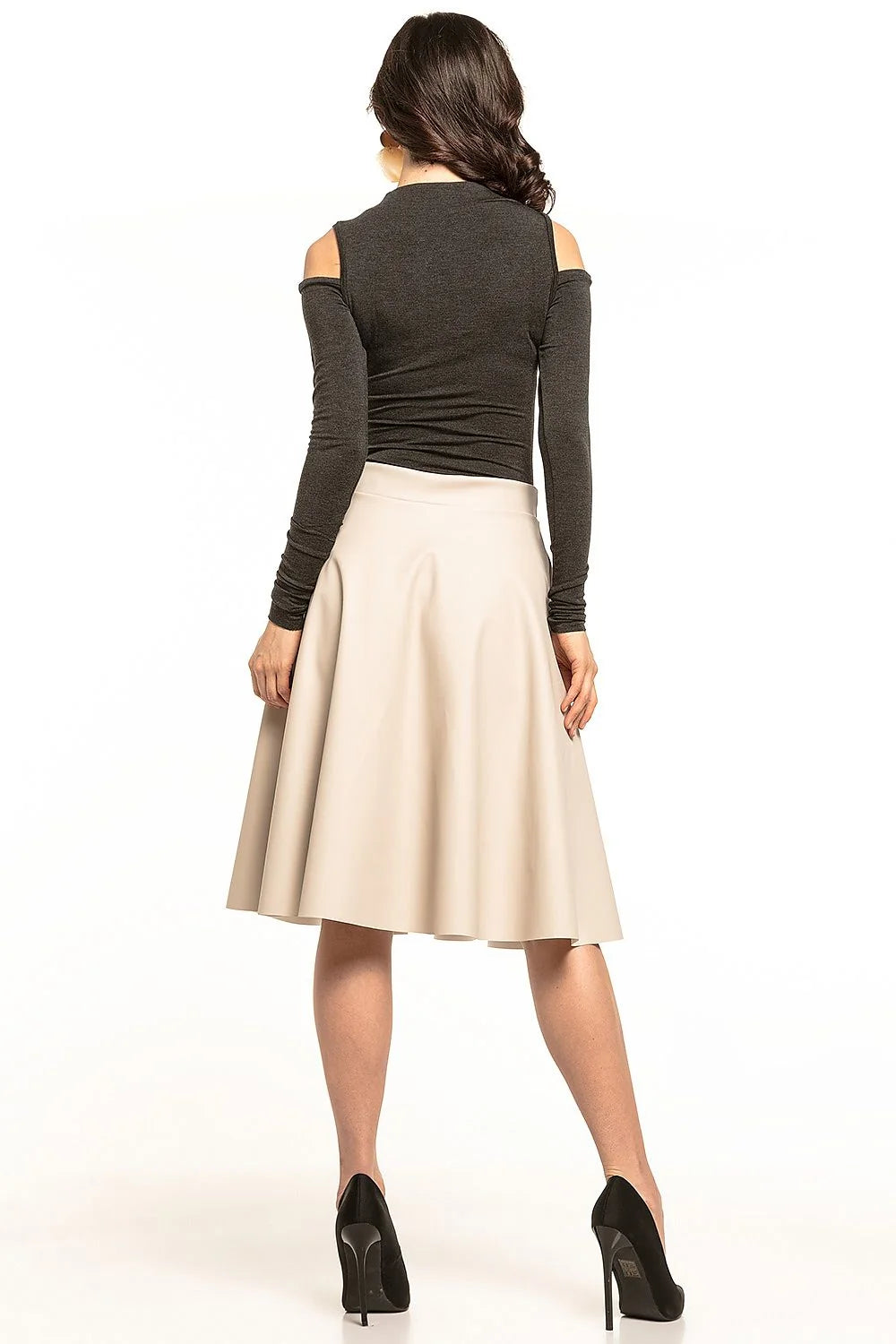 Ensemble élégant femme en jersey noir et gris clair épaules dénudées jupe évasée moderne