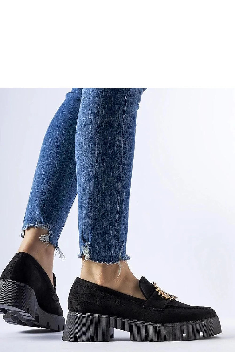 Mocassins Solea pour femmes style élégant audacieux daim noir détail doré confort tout le jour occasion spéciale mode moderne design chic semelle épaisse étoile métal qualité premium coupe classique look intemporel