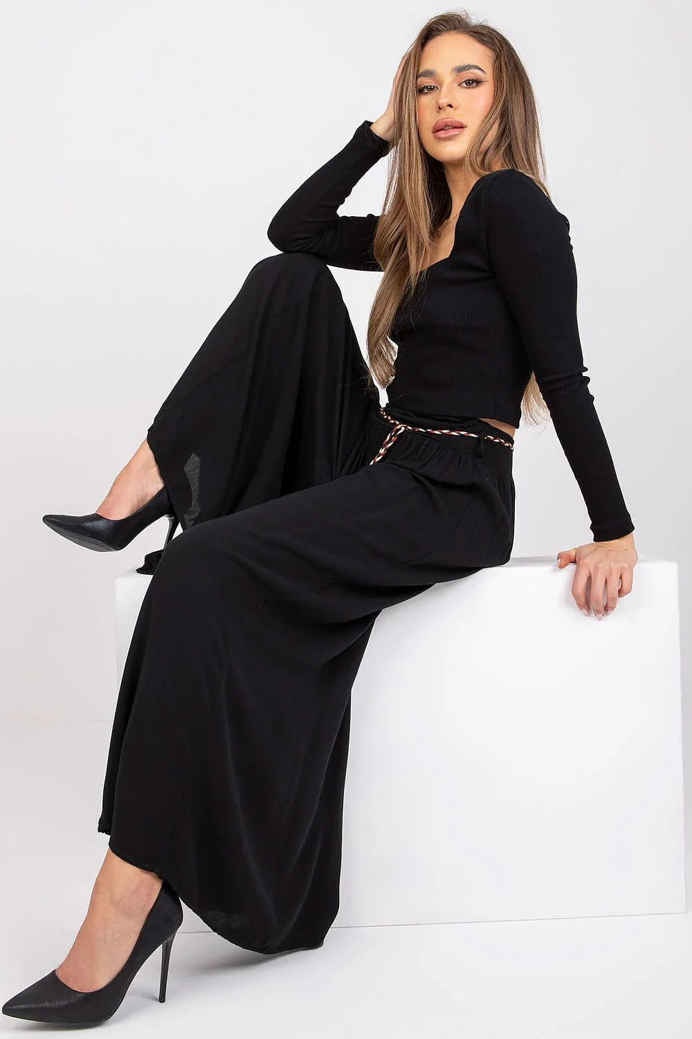Ensemble féminin chic crop top et pantalon large femme noir ajusté confort matières douces