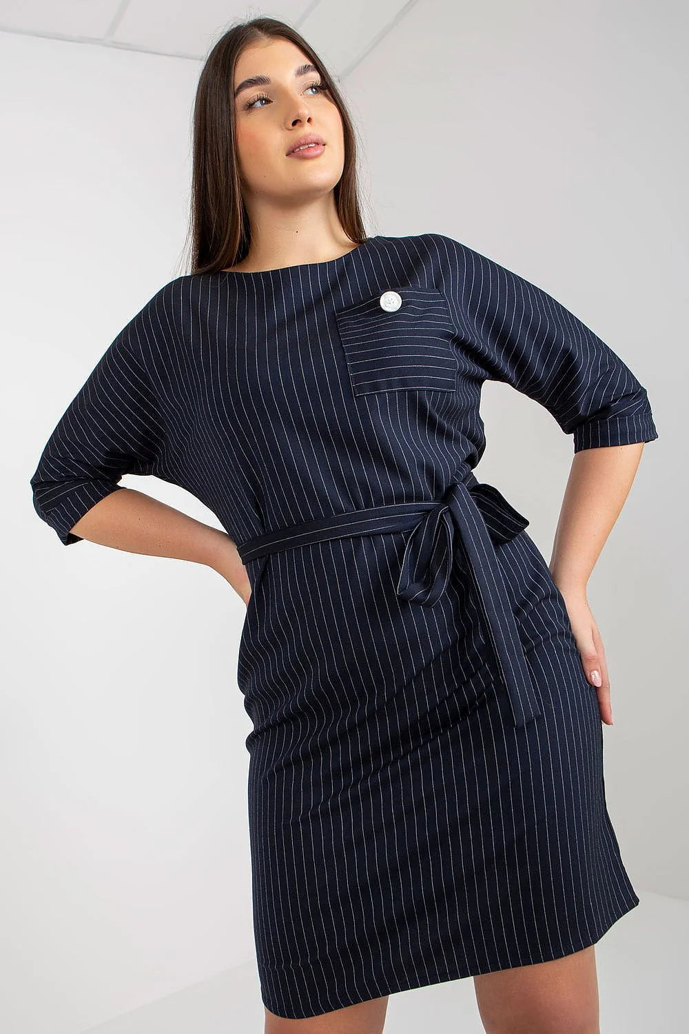Robe taille plus rayures blanches sur fond noir coupe crayon manches 3/4 encolure bateau ceinture amovible