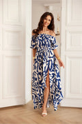 Robe élégante off-the-shoulder imprimé abstrait bleu et blanc manches courtes fente devant taille ajustable femme