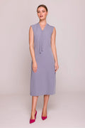 Robe de jour élégante midi sans manches en V col montant tissu fluide couleur lavande occasion professionnelle ou sortie élégante femme