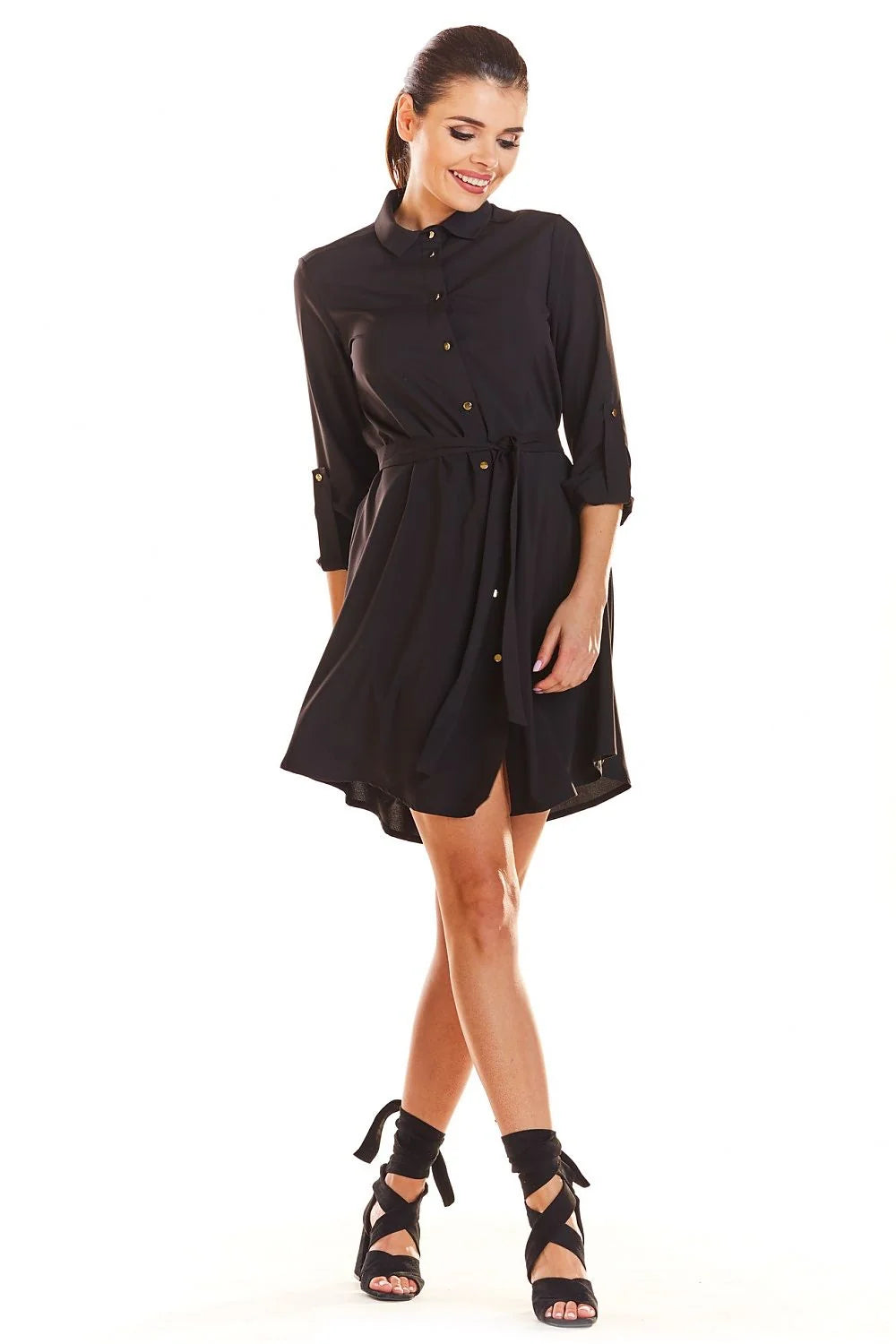 robe chemise courte bleu roi fluide évasée col classique boutonnage manches retroussées ceinture nouée taille ajustée ourlet asymétrique dos boutons