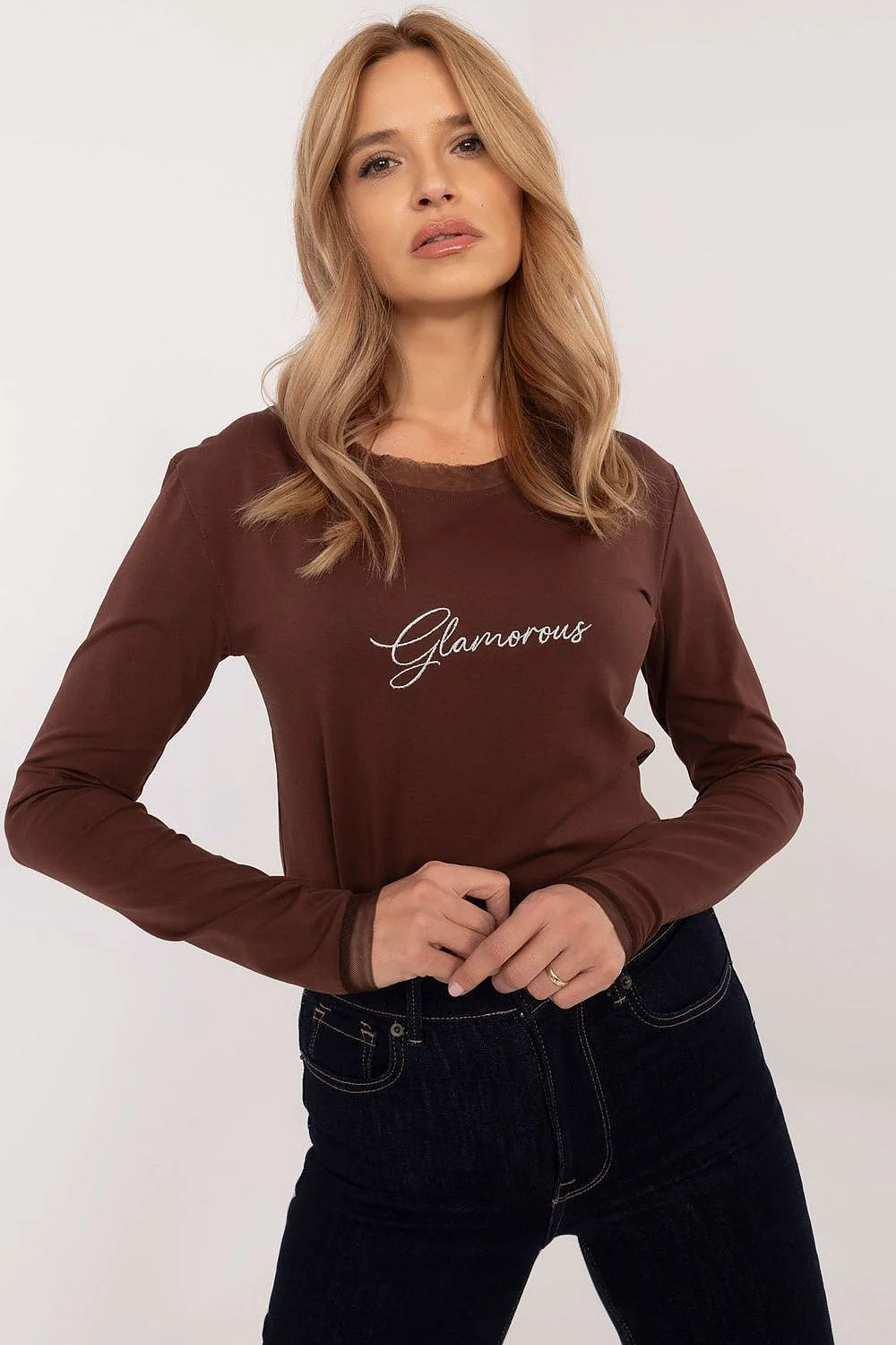 Pull femme moderne élégant coloris marron chocolat manches longues col rond broderie Glamorous coton élasthanne coupe ajustée chaud hiver automne