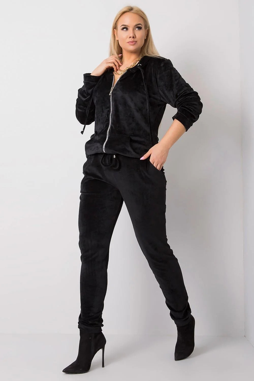 survêtement velours noir femme deux pièces sweat zippé capuche cordons poches kangourou pantalon jogging taille élastique fuselé chevilles
