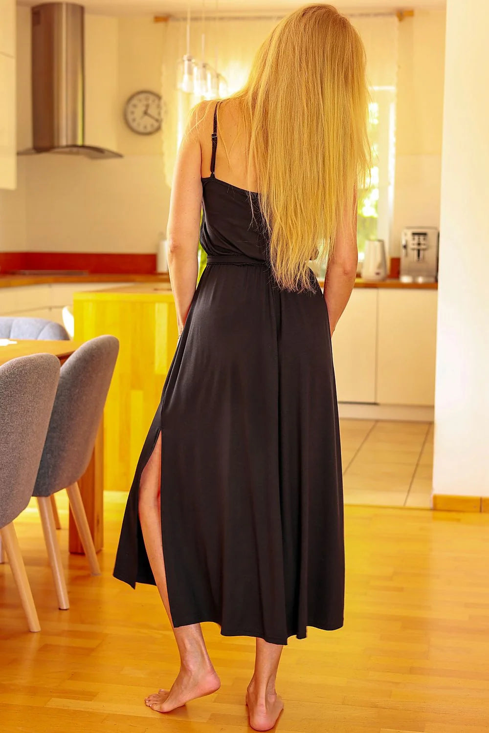 Robe de jour Mirale longue sans manches en viscose noire coupe évasée ceinture incluse plage décontractée femme