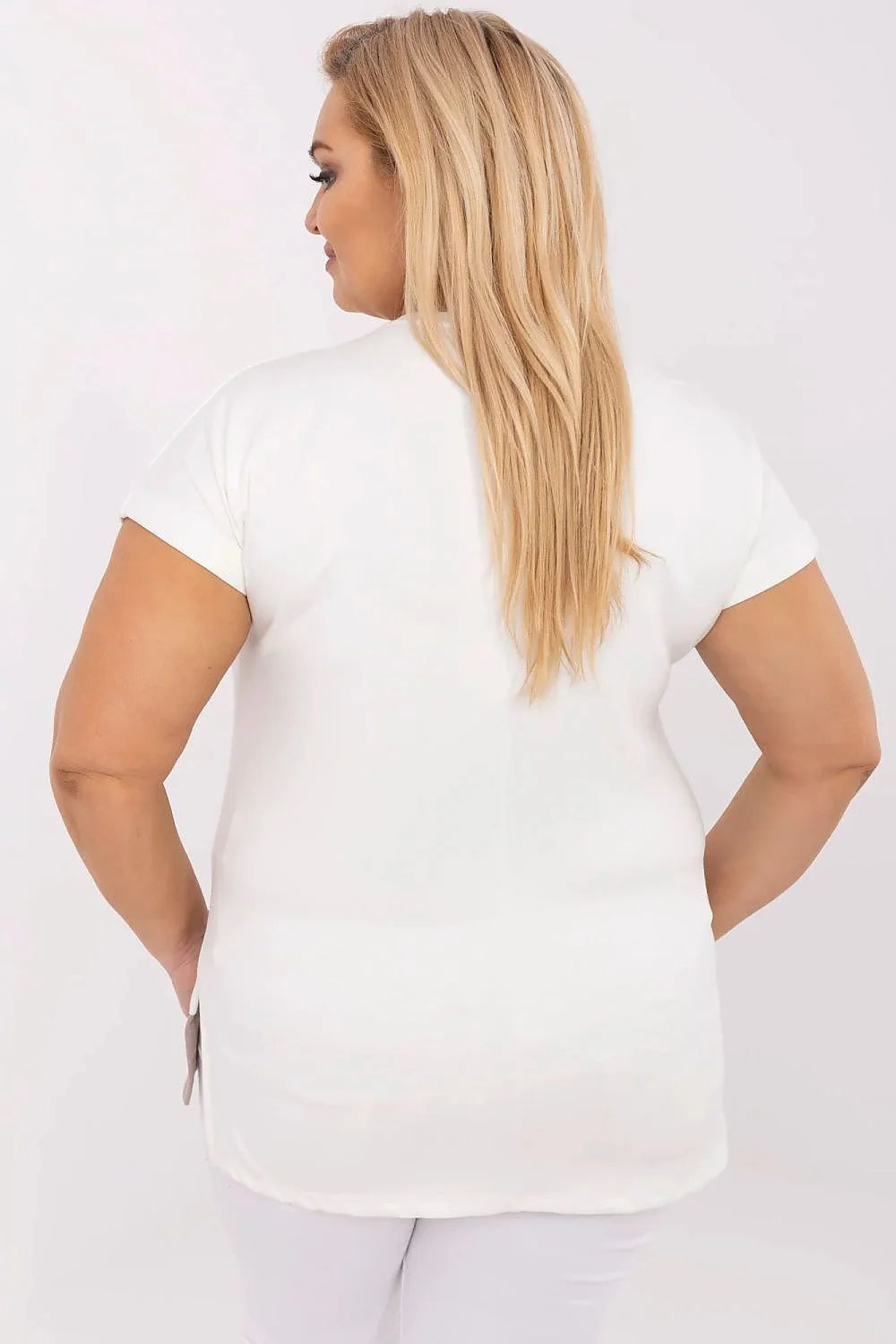 T-shirt femme style épuré modern coupe ajustée manches courtes bande contrastante matériaux doux confort optimal
