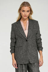 veste femme tailleur longue ample tweed texturé gris anthracite revers crantés bouton manches troisquarts épaules structurées poches passepoilées doublure confortable