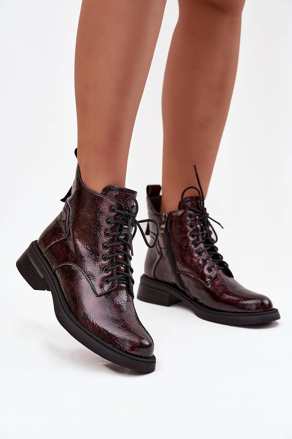 bottines femme cuir verni bordeaux effet croco lacées zippées talon bloc bas semelle crantée caoutchouc doublure chaude confort maintien urbain