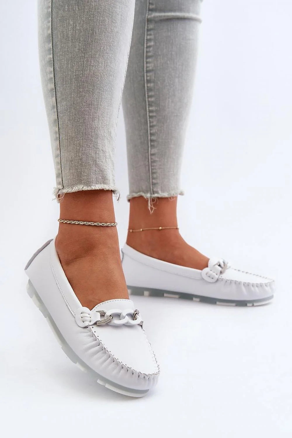 Mocassins femme design classique contemporain confort chaîne décorative cuir naturel semelle caoutchouc anti-glisse occasions multiples