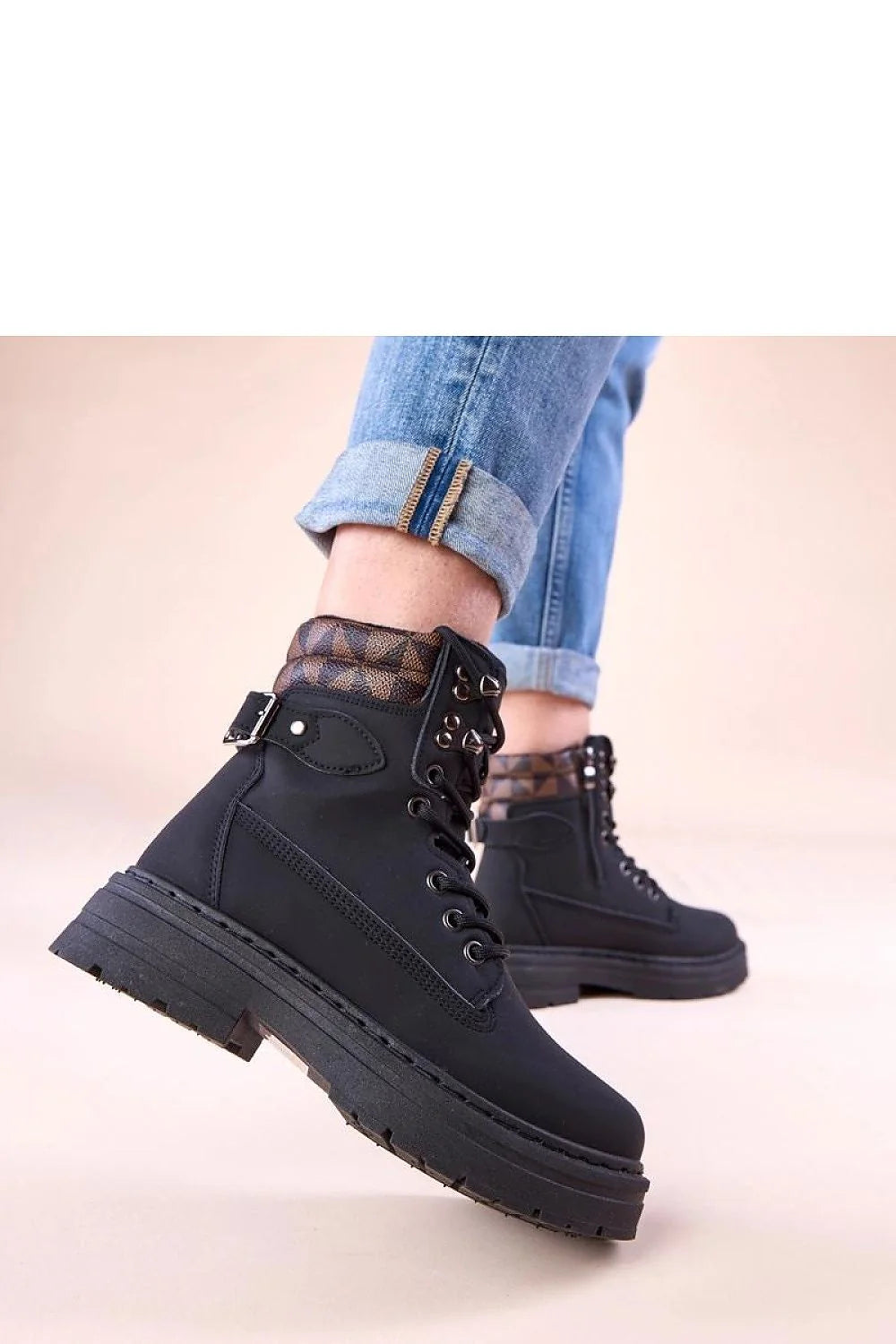 bottes trappeur femme noires ecocuir matelassees montantes rangers similicuir rembourrees metallisees lacets crochets fermetureeclair boucle decorative semelle plateforme crantee antiderapante