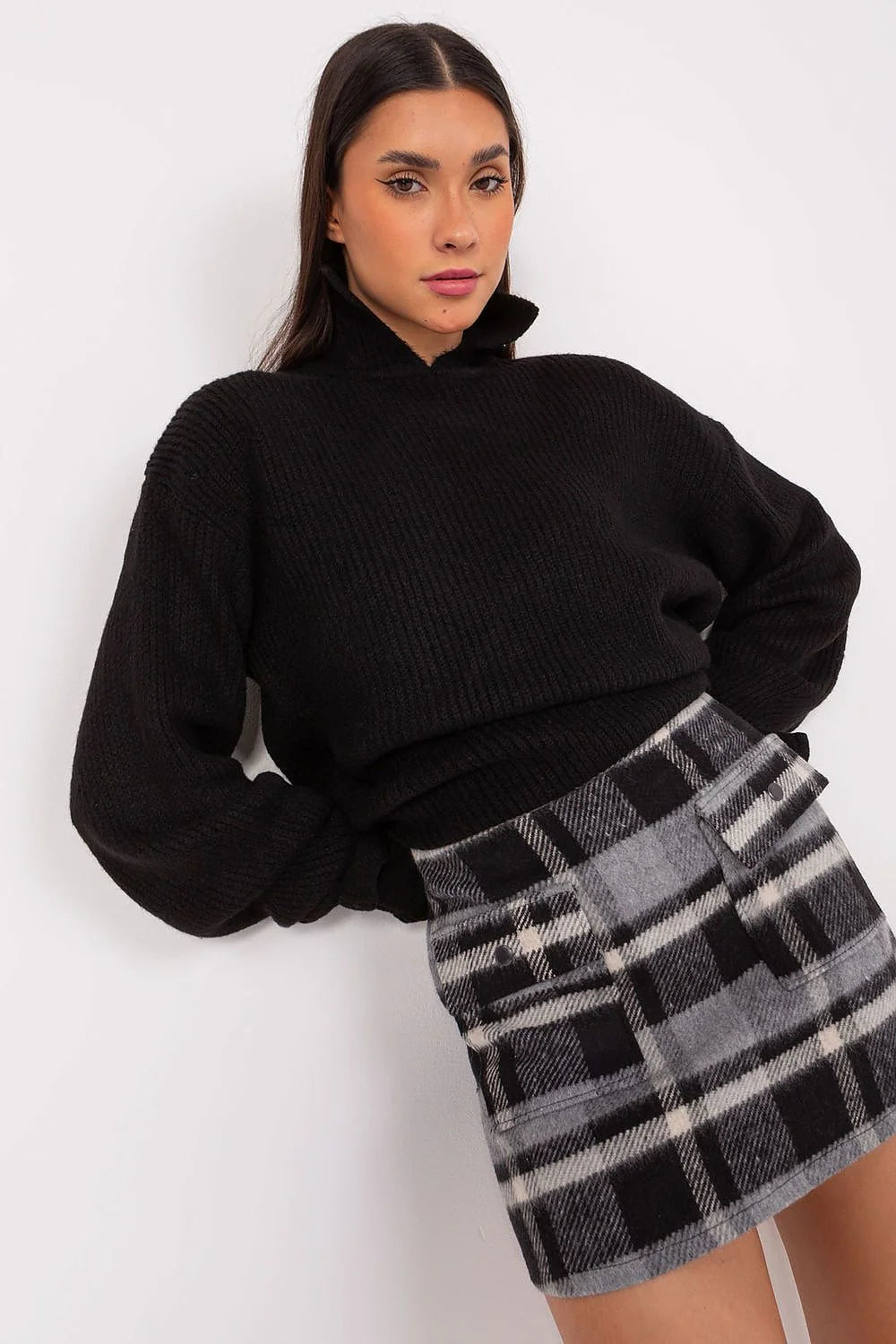 Ensemble mode femme pull col montant manches longues jupe courte carreaux laine acrylique automne hiver chic élégant