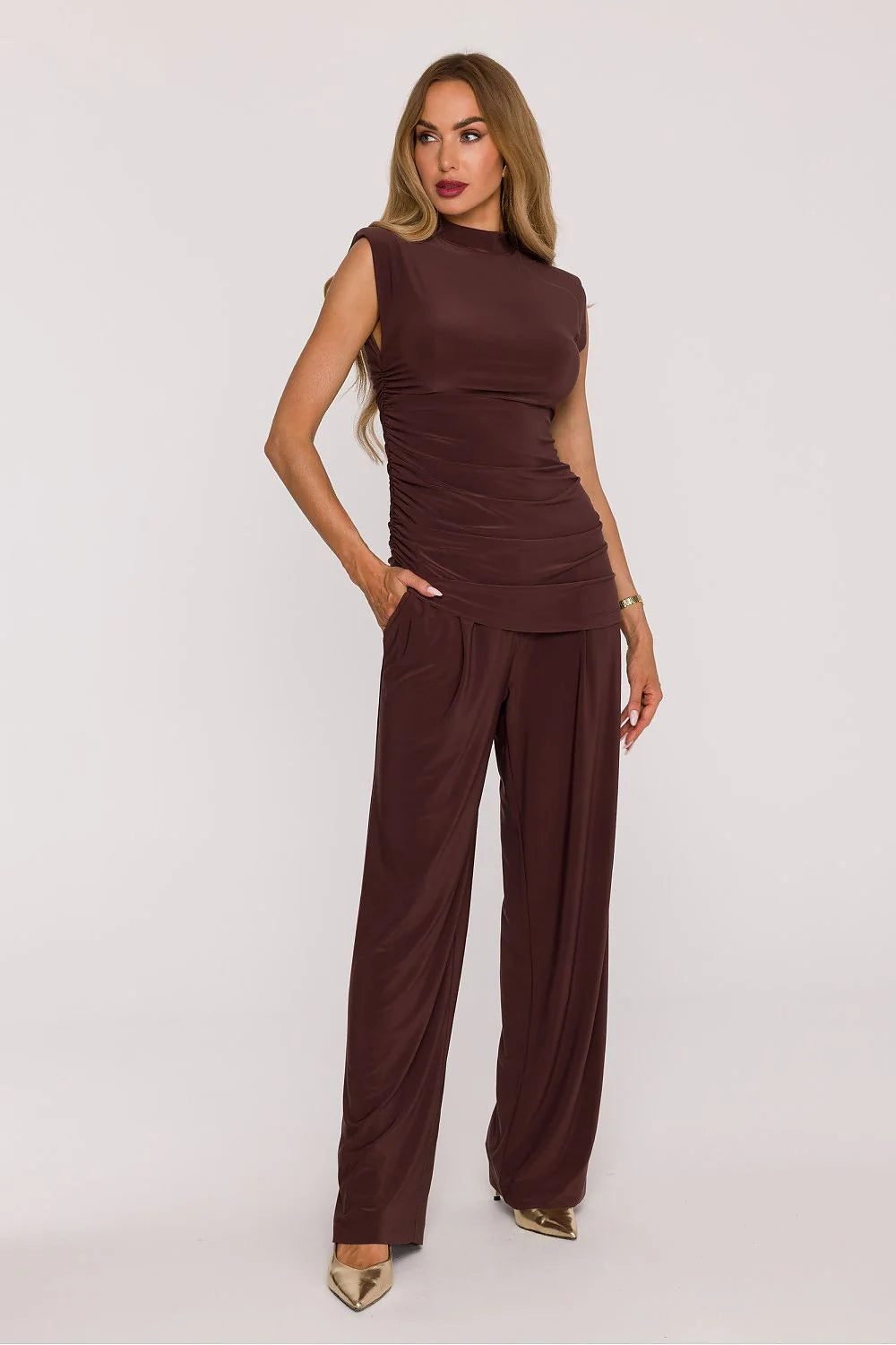 ensemble femme chocolat jersey satiné stretch col montant sans manches drapé asymétrique top ajusté pantalon large taille haute
