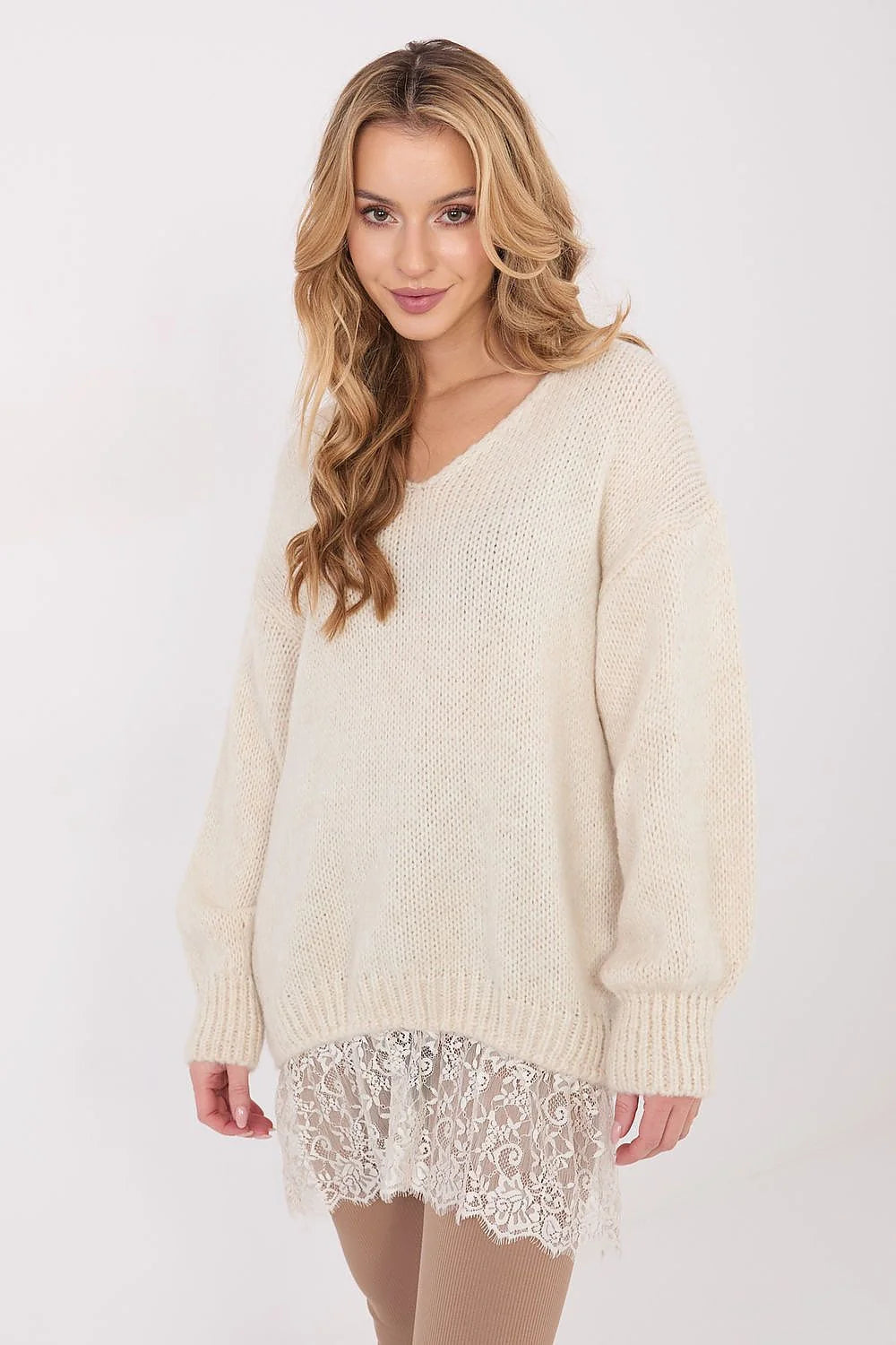 pull long femme oversize tunique maille écru col V manches bouffantes coupe loose hanches douce mohair dentelle florale blanche
