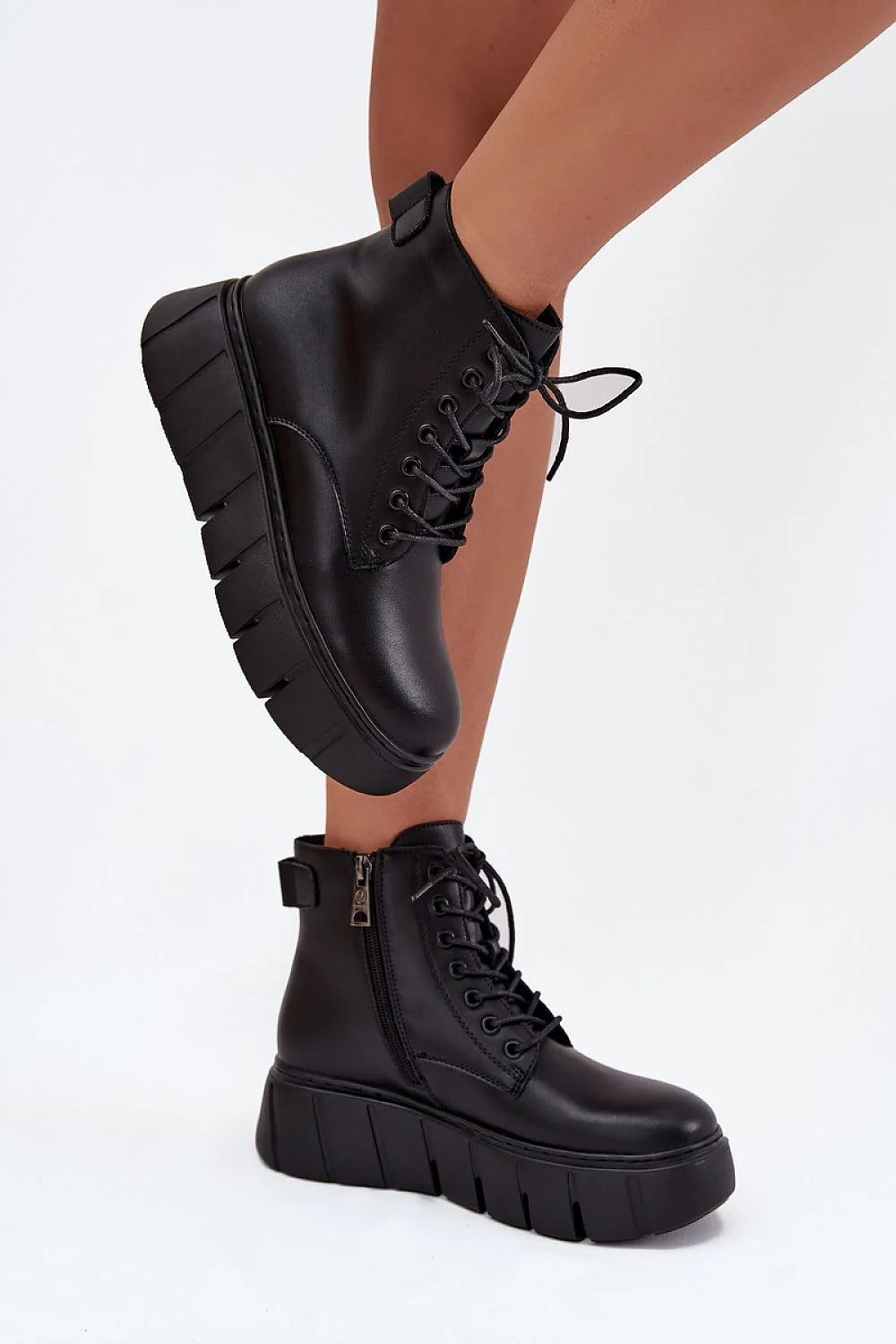 bottines Vinceza femme montantes lacées fermeture éclair cuir naturel doublure fourrure artificielle plateforme épaisse crantée noir bout rond oeillets métalliques