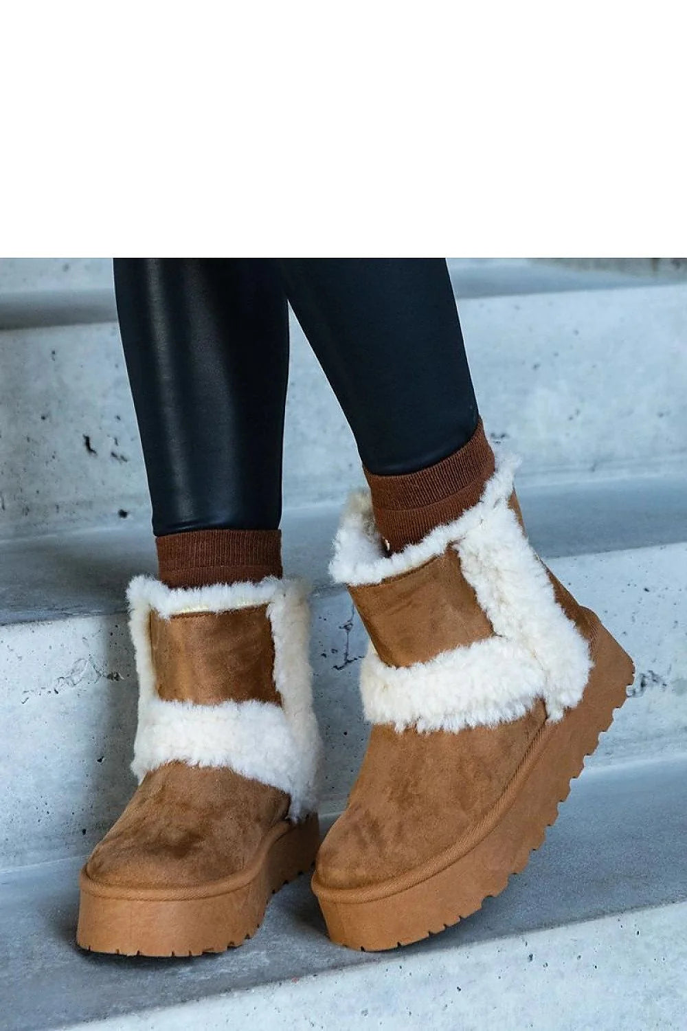 Bottes de neige mode pour femmes en suédine camel fourrure blanche semelle caoutchouc talon plat