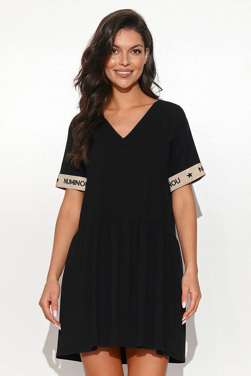 Robe de jour Numinou robe femme mode maille confortable manches courtes encolure cœur couleur noire