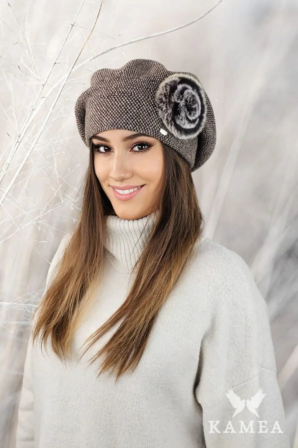 béret féminin mérinos laine houndstooth tweed taupe gris slouch vintage chic rosette fourrure fausse broche métallique volumineux ajusté chaud