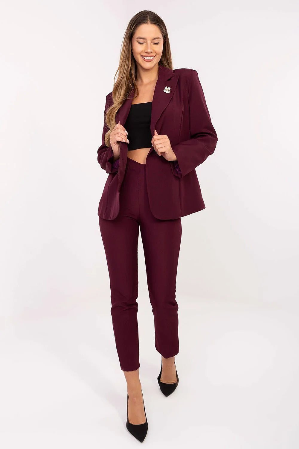 veste blazer femme tailleur bordeaux col cranté boutonnage simple poches rabat manches longues coupe droite oversize tissu structuré