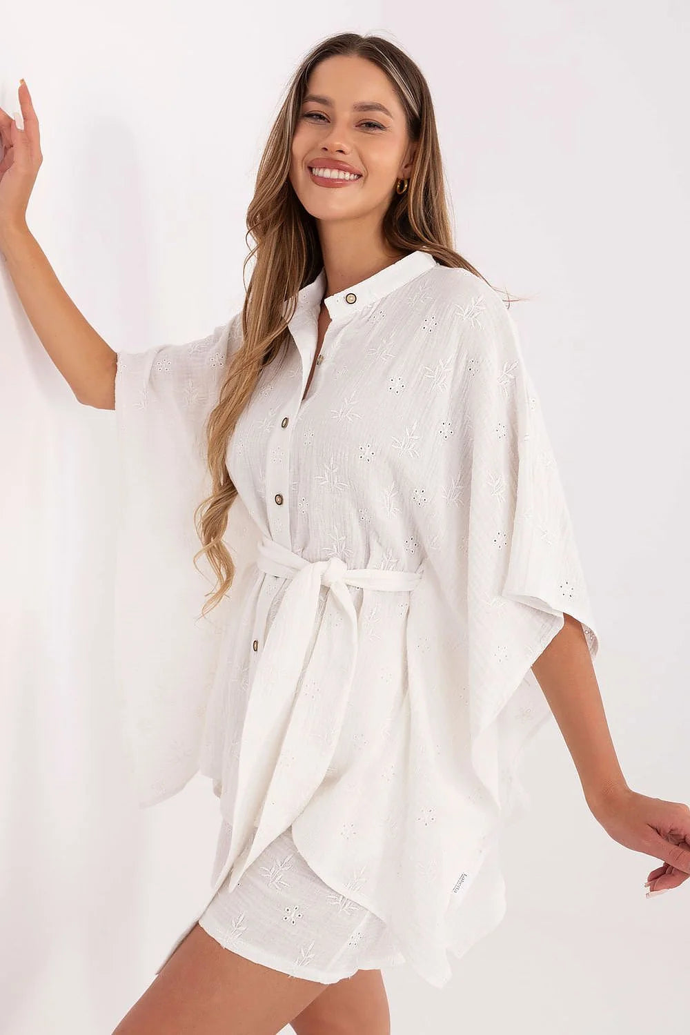 Ensemble Lakerta femme mousseline coton broderie florale chemise short blanc coupe droite taille haute ceinture confortable occasion quotidienne look élégant et confortable